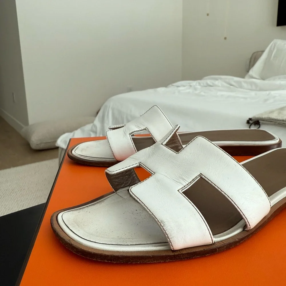 Hermes Oran White Slide Sandals 100% Authentic Pre-owned in Fair condition - Picture 4 of 13
